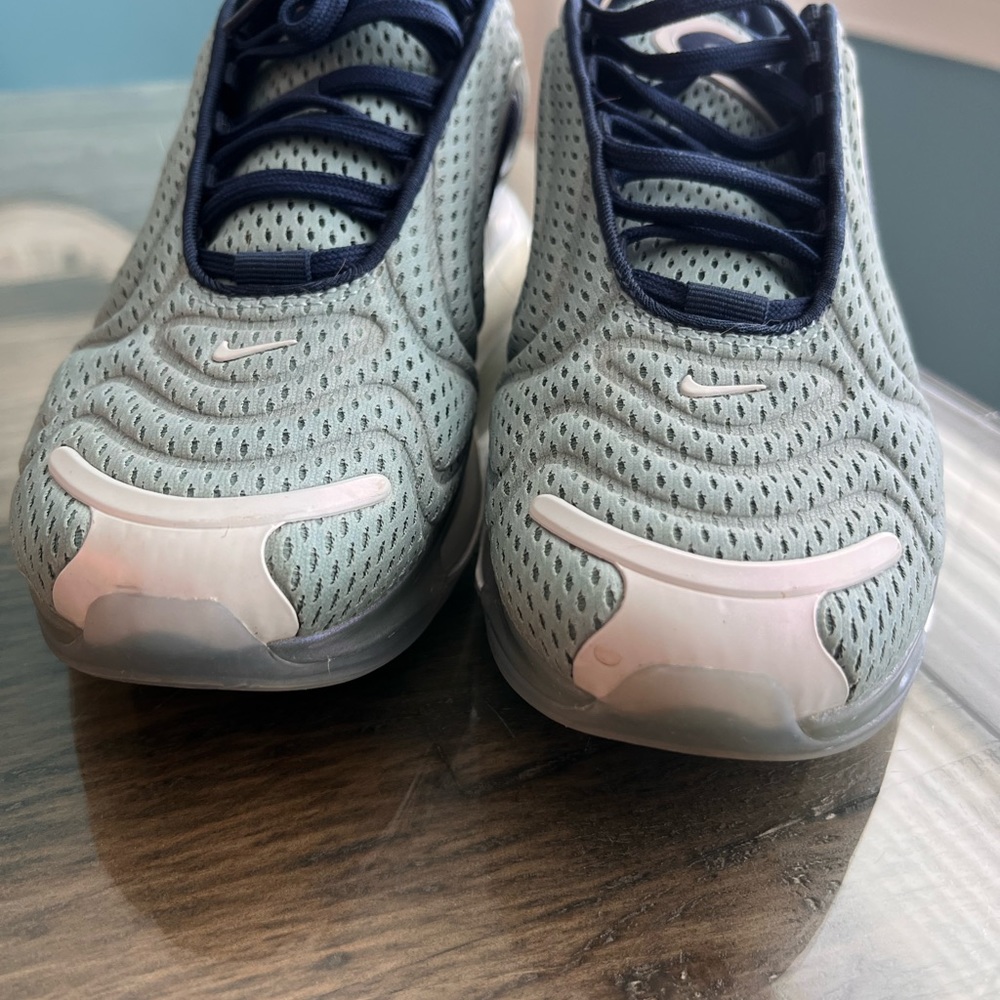 Nike Air Max 720 🏃‍♀️ - Picture 3 of 8